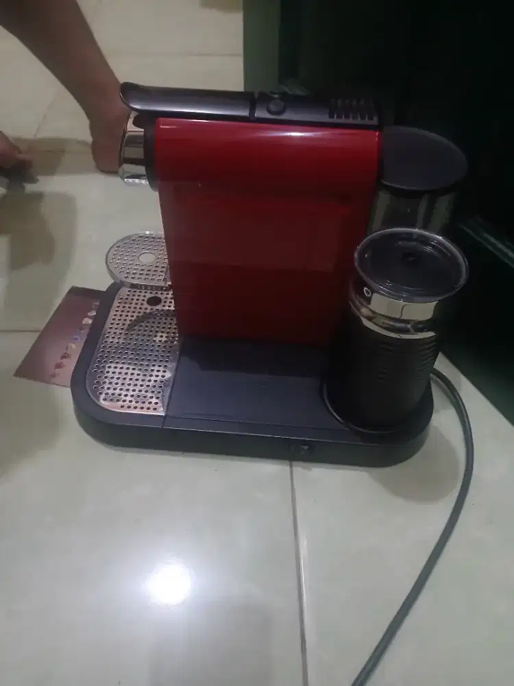 Mesin kopi Nespresso.c120