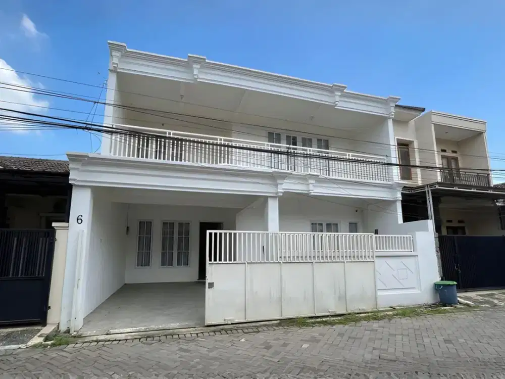 Rumah Ploso Timur American Style