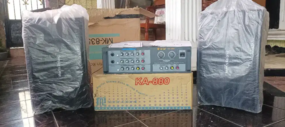 Di jual amplifier dan speaker merk Martin Roland