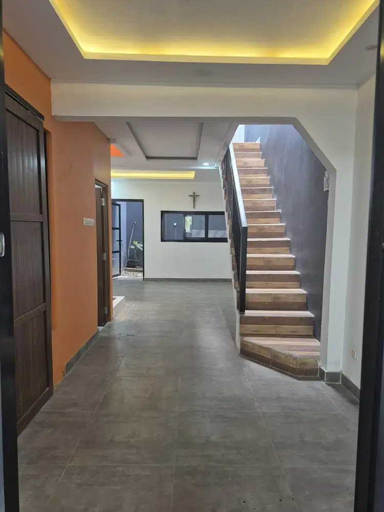 Rumah baru renov dengan rooftop