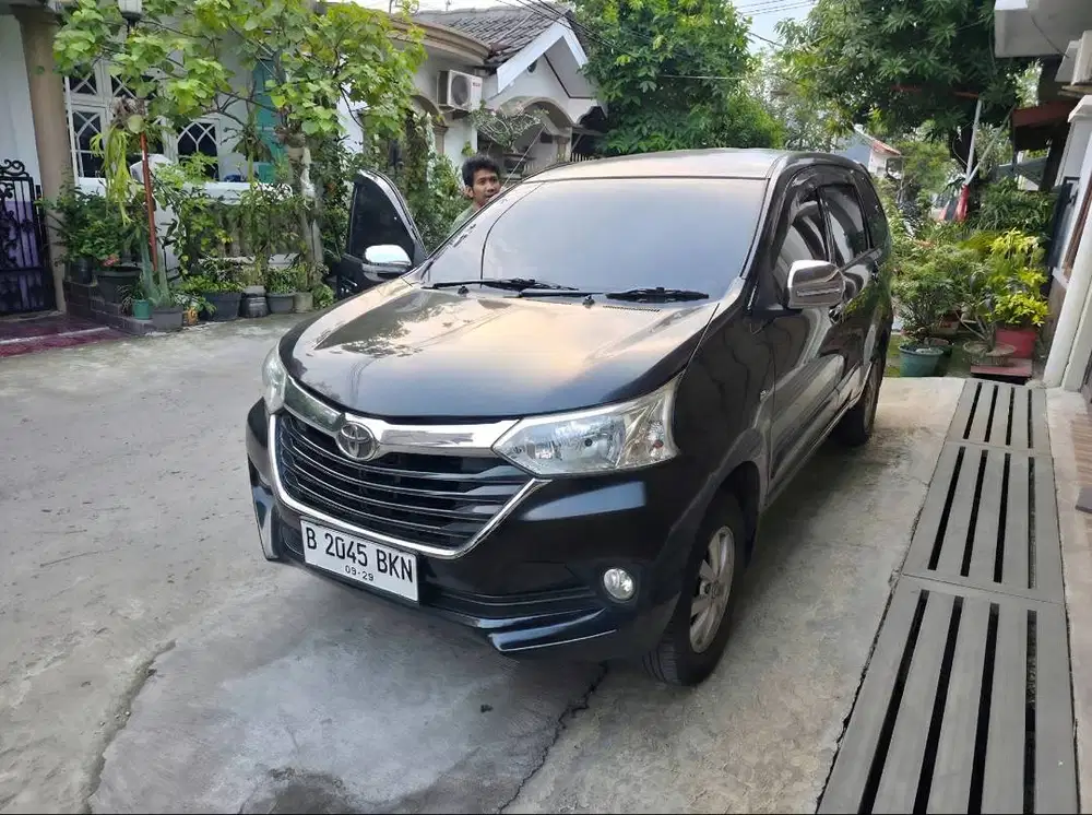 Toyota Avanza Avansa G Manual MT Tahun 2016 Hitam , 2015