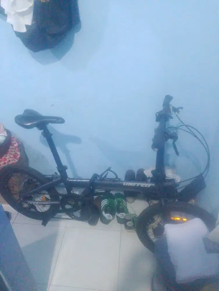 SEPEDA UNITED  LIPAT