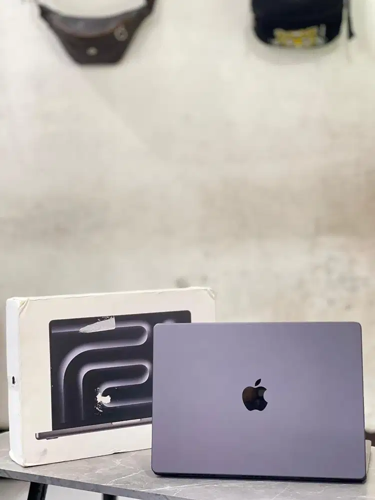 macbook pro m4 RAM 16GB ROM 1TB like new