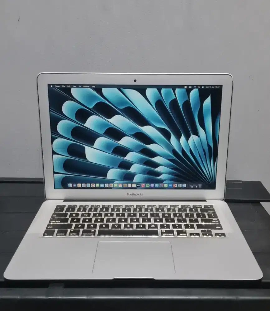 Macbook Air 13 inch Ram 8/250gb 2015
MacOS Monterey 2024