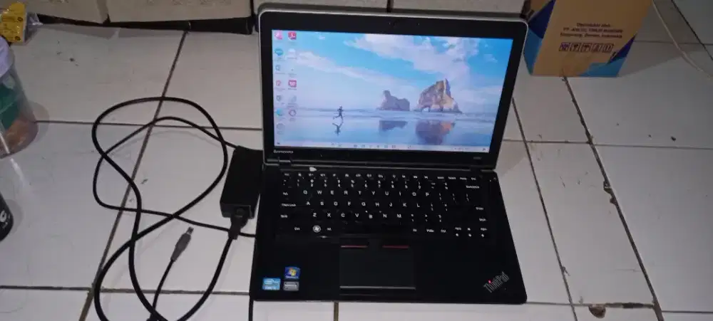 laptop Lenovo ThinkPad E420 Core i5 kondisi normal &siap pakai