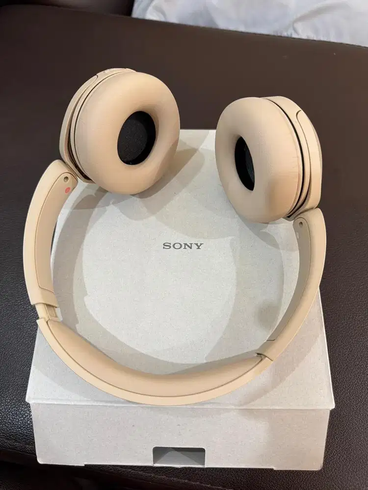 Headphones Sony CH520 warna beige
