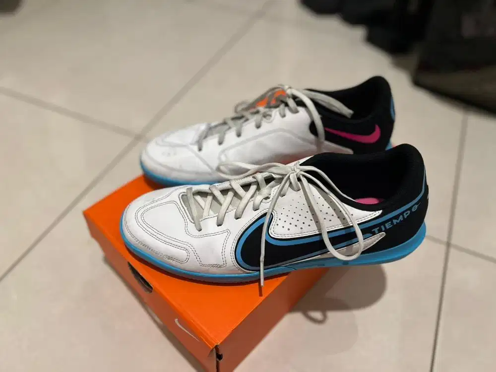 Sepatu Futsal Nike Legend 9 Club IC