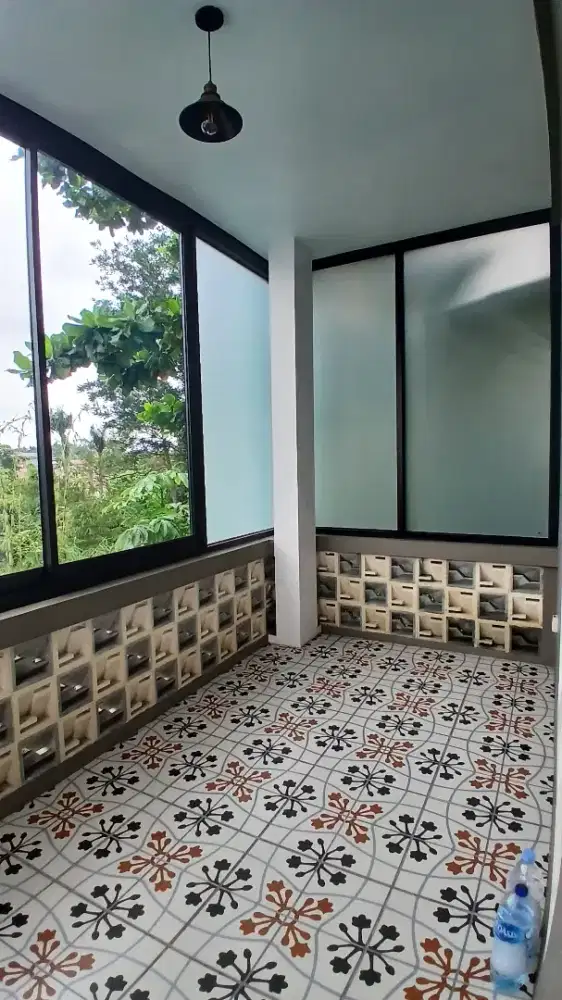 Partisi kaca almunium kusen ykk