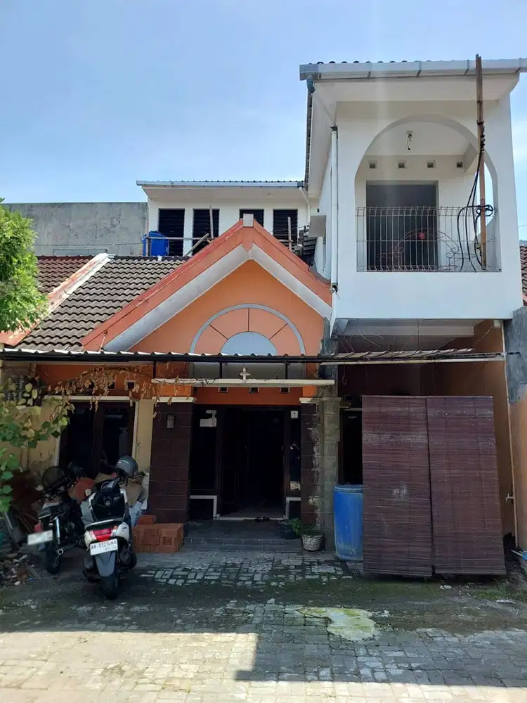 Rumah 3 Lantai Strategis di Titi Bumi Godean
