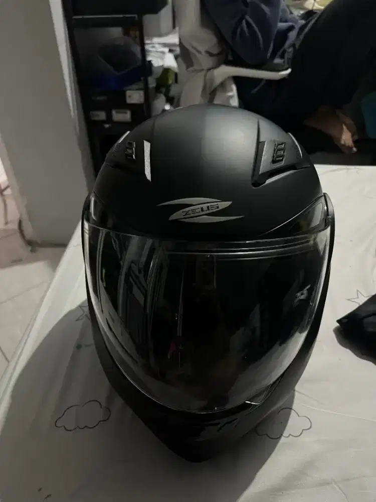 Helm Zeus full face model ZS-3100 Matt Black lkp dus dan cover  l