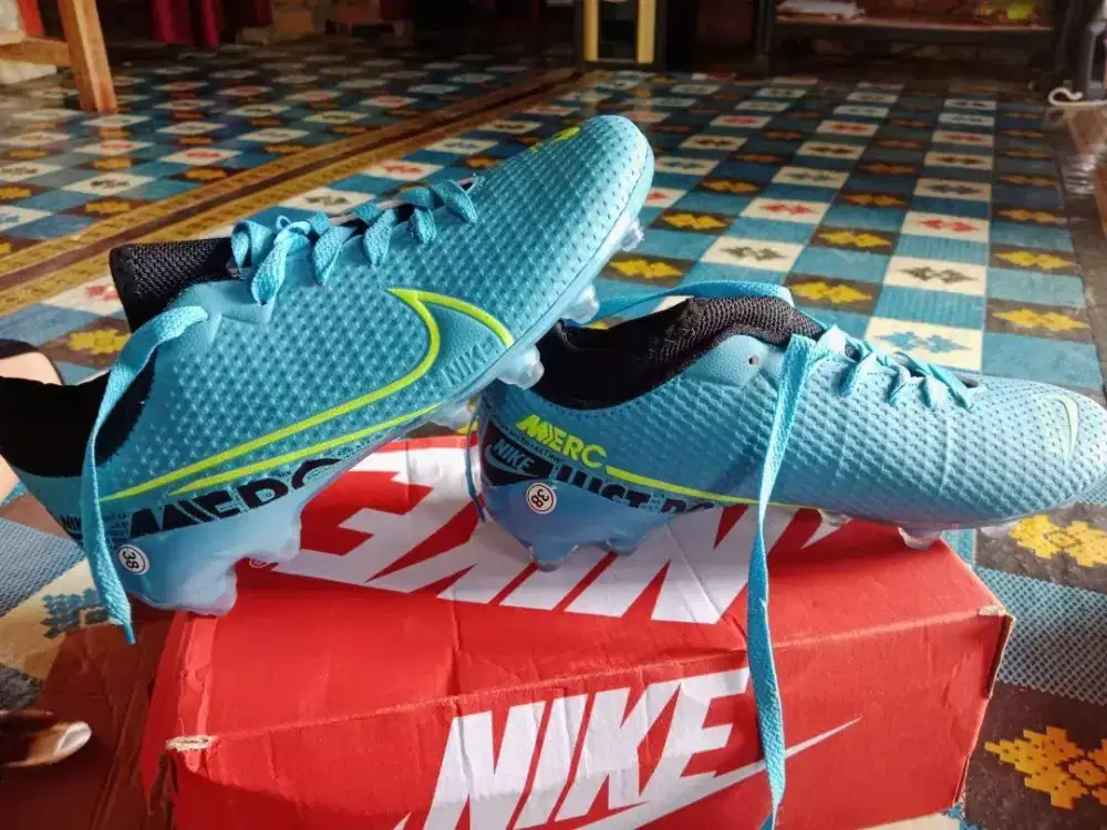 Sepatu bola mercurial boots grand ori