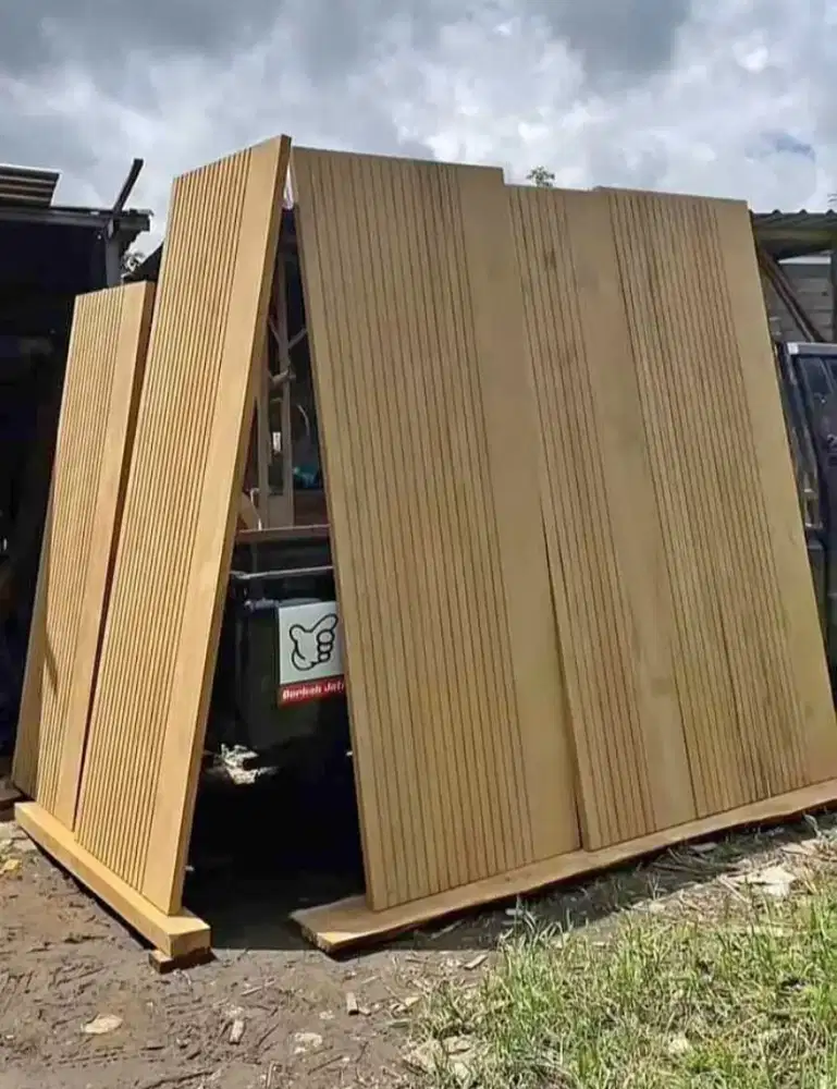 Pintu kayu jati minimalis