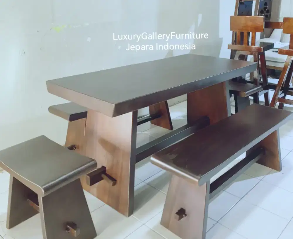 Set meja makan kafe dan resto