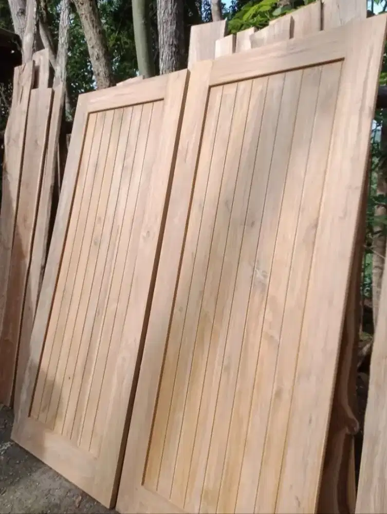 Pintu minimalis kayu jati