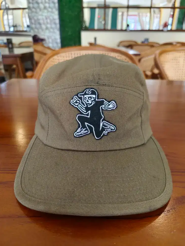 Topi skate 5 panel motif tengkorak dari yupoong