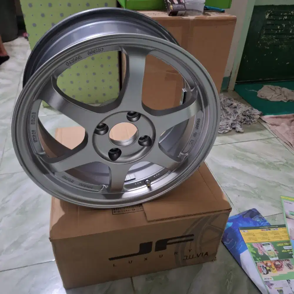 Di jual pelg ring 15 kondisi 90% mulus