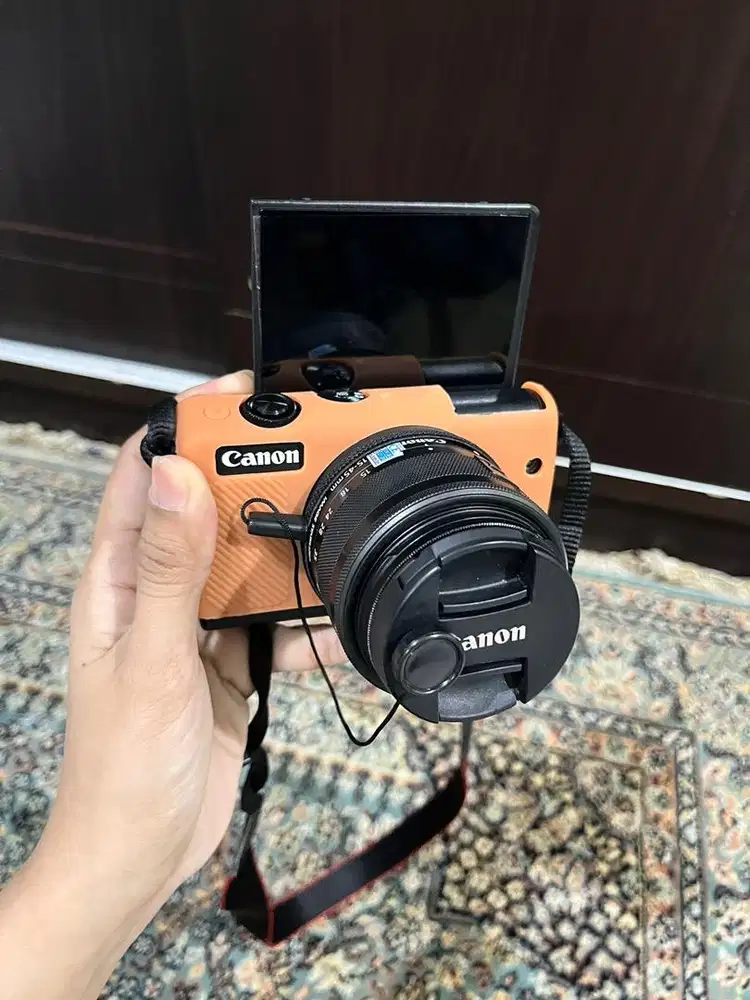 DI JUAL KAMERA CANON EOS M100 BLACK (NEGO)