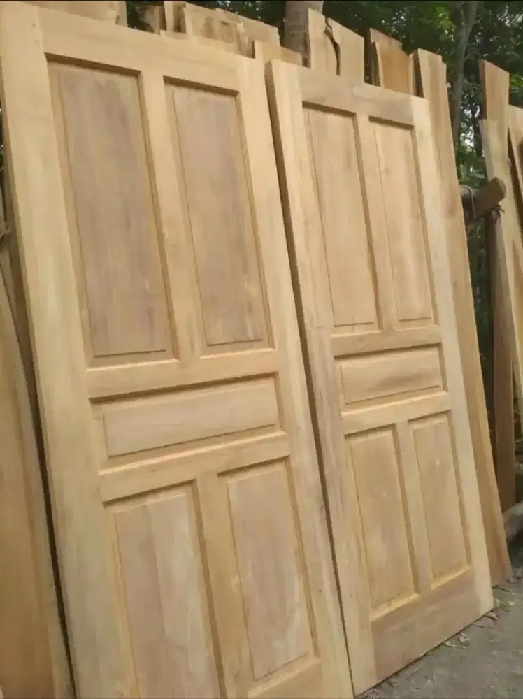 Pintu kayu jati