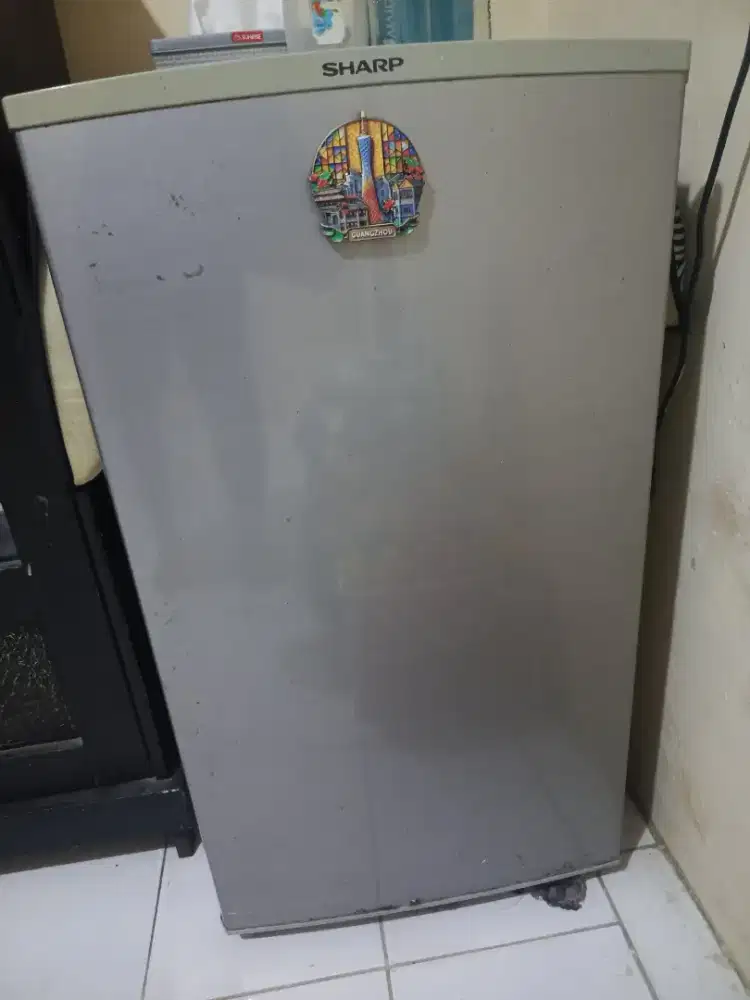Kulkas sharp bekas pakai