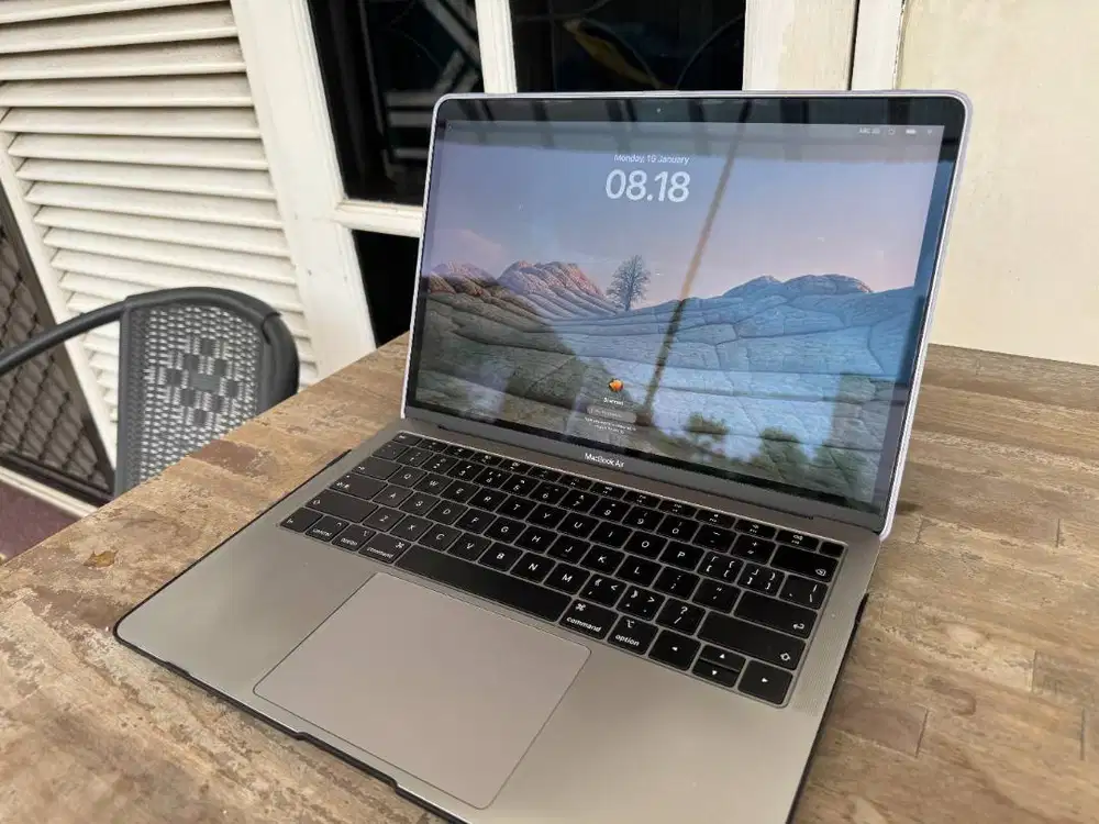 Macbook Air i5 2019 13 8/256 GB