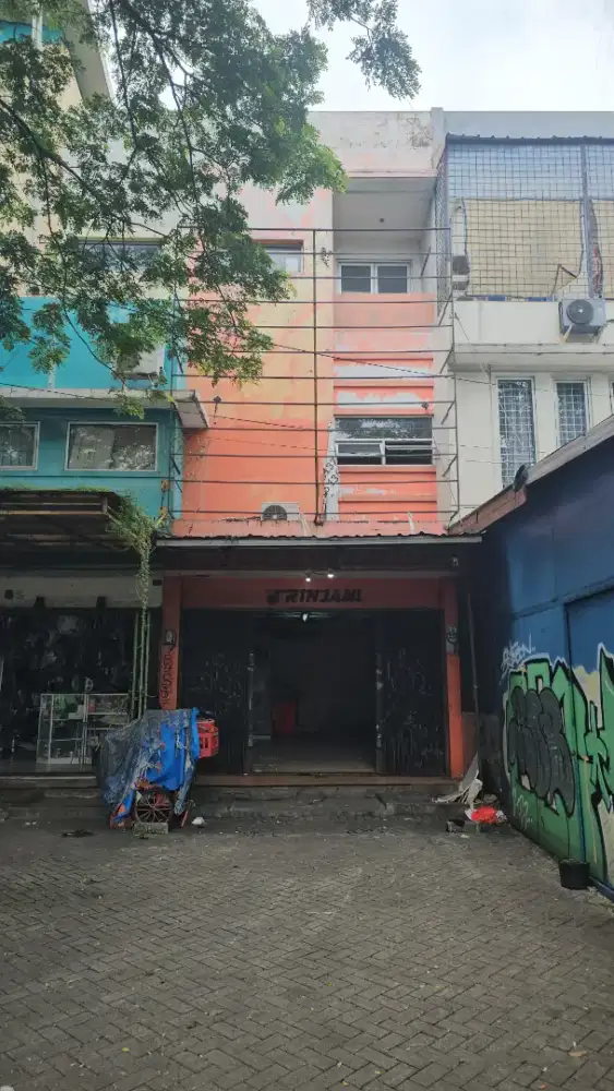 Disewakan Ruko 3 lantai