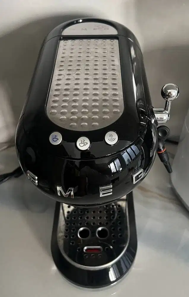 Smeg ECF01 Mesin Kopi