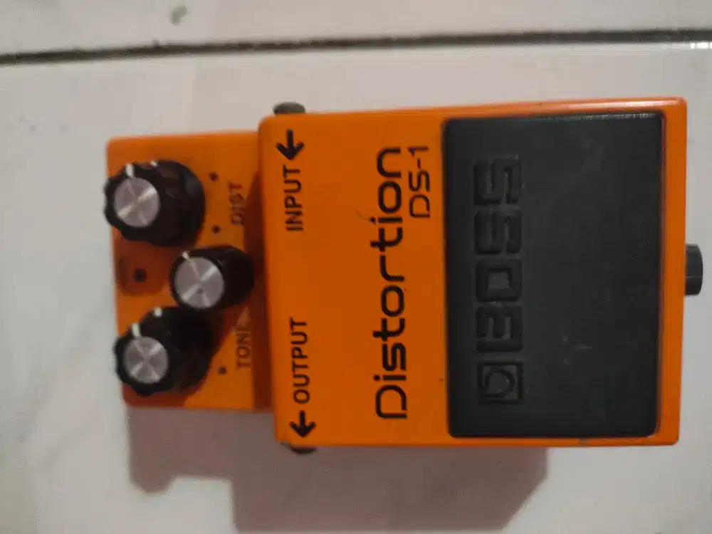 Boss ds-1 effect guitar