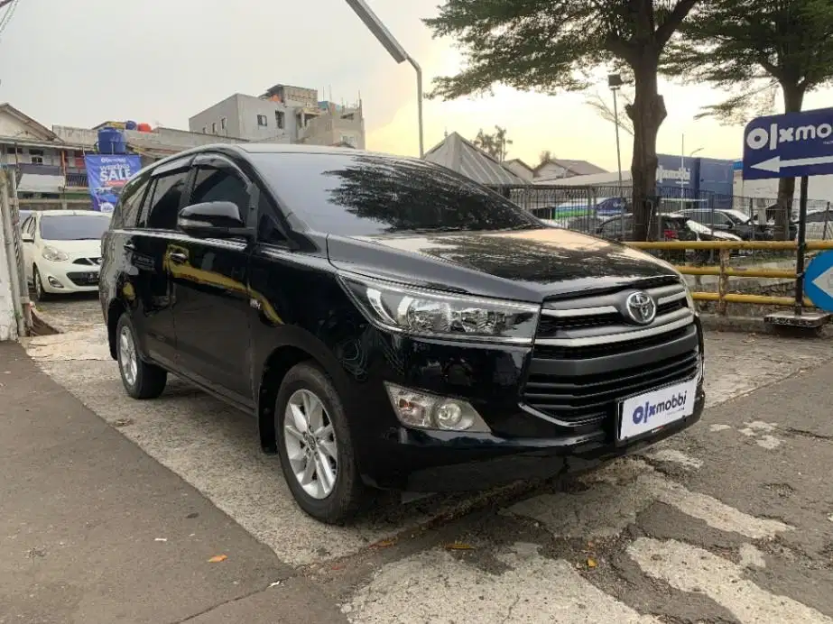 LOW DP Toyota Kijang Innova 2.0 G Bensin-AT 2017 ZKE