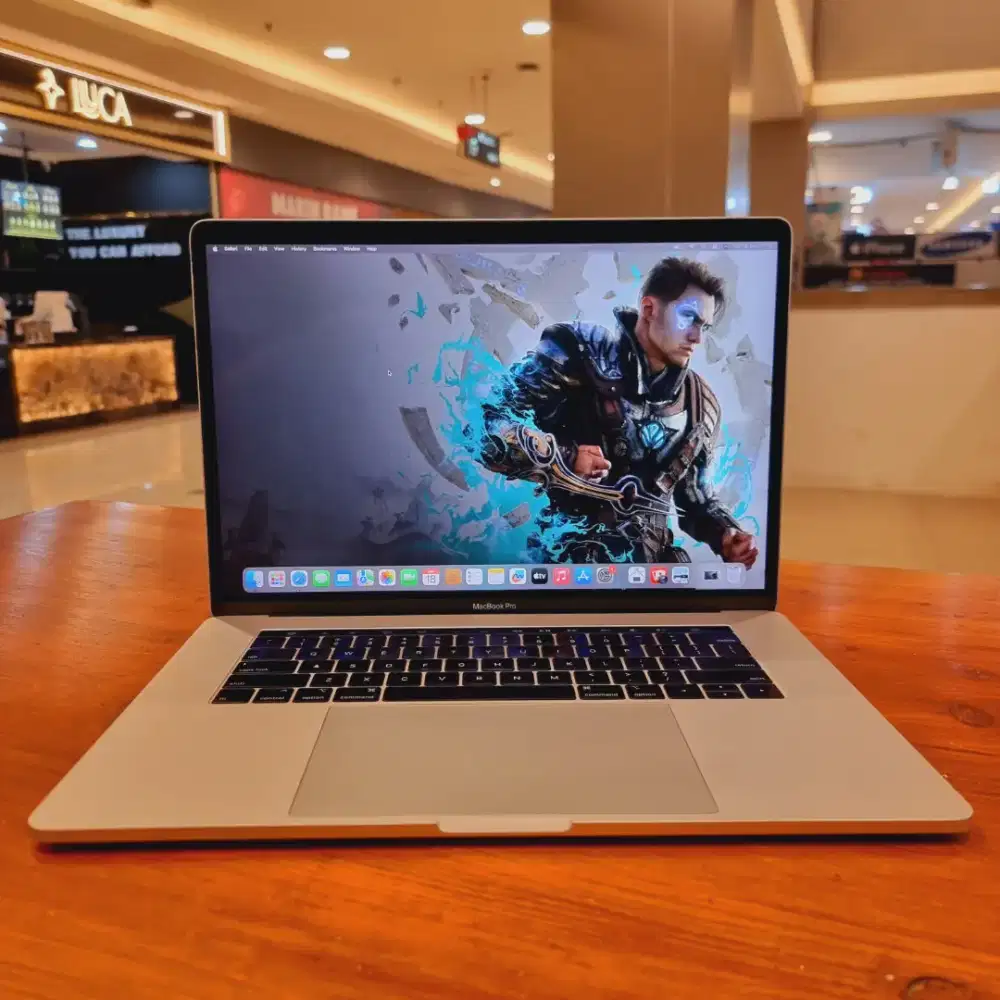 Macbook PRO 15 2018 intel Core i7 RAM 32 GB Dual VGA