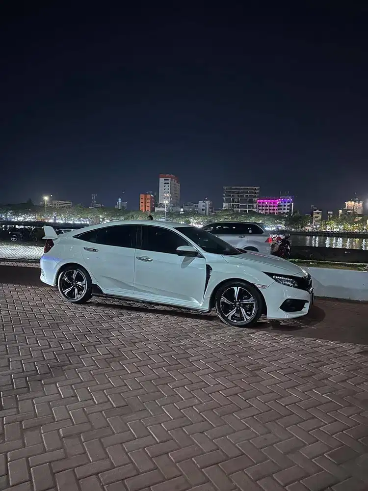 [TERMURAH] HONDA CIVIC TURBO CVT ES SEDAN 2017