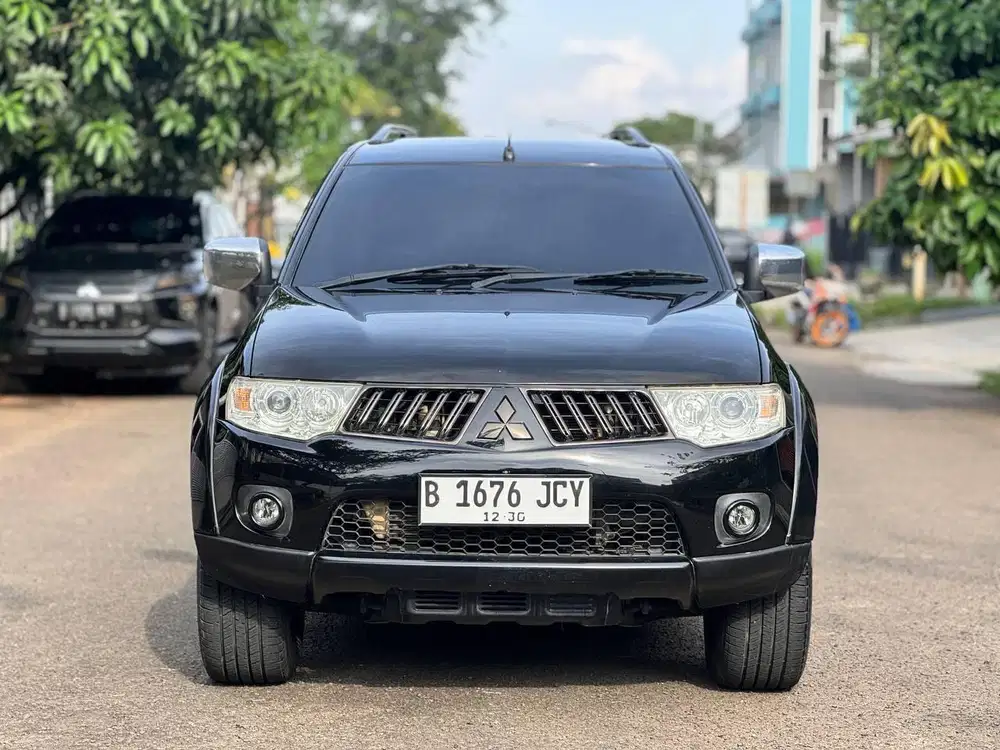 Mitsubishi Pajero Exceed AT Hitam 2010