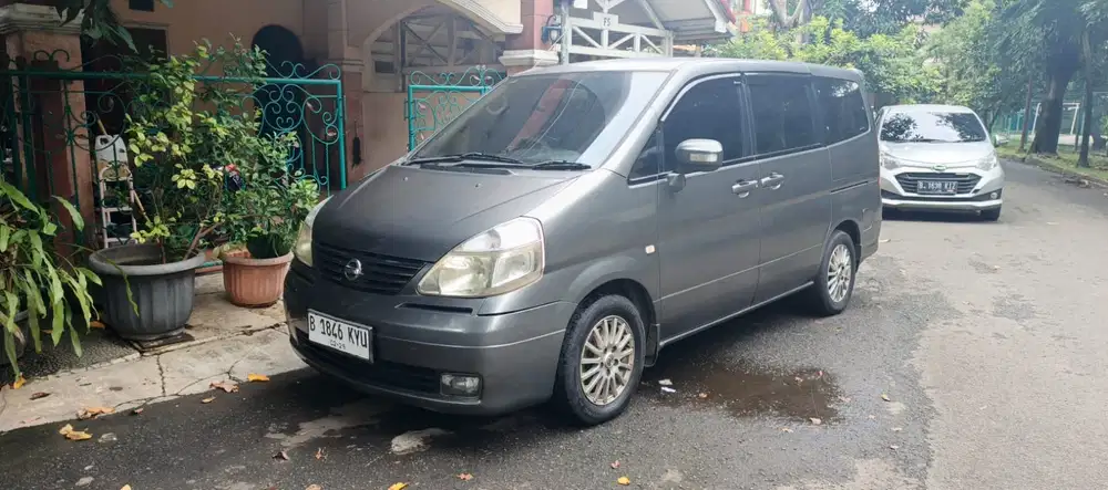 Nissan Serena 2010 Bensin