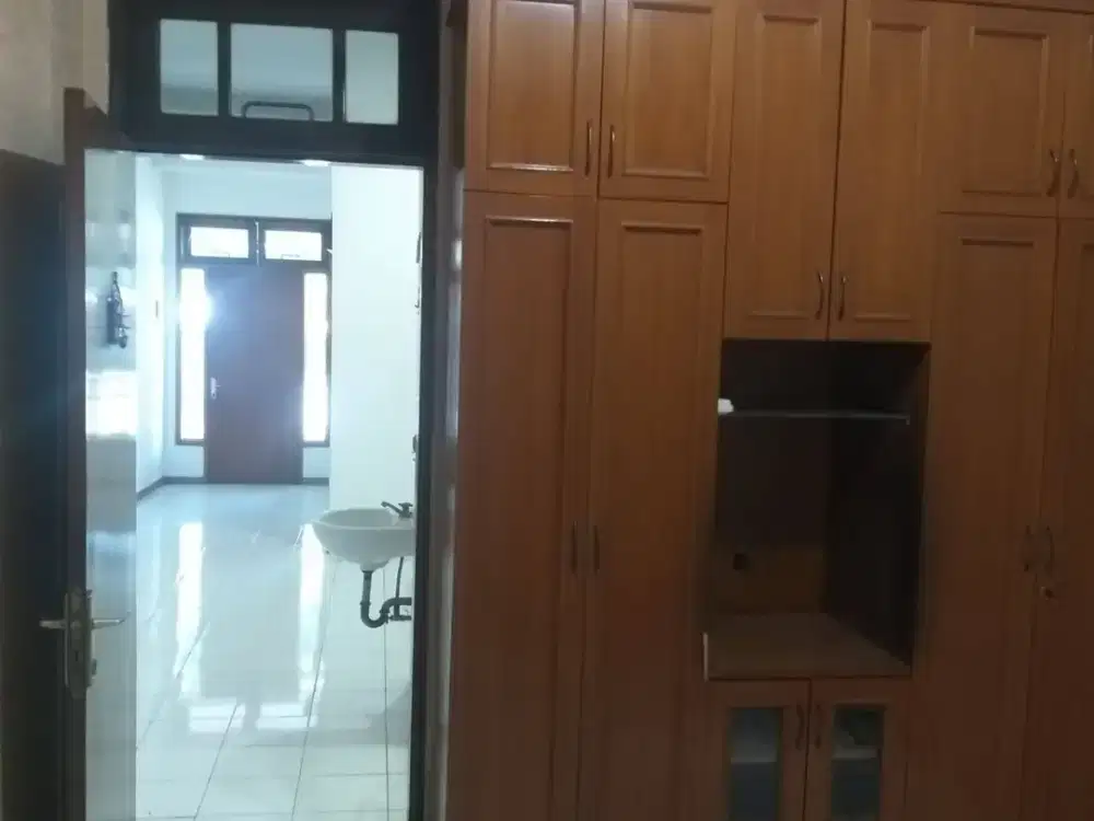 Disewakan Rumah 2 Lt Siap Huni dan Rapi di Sunter Karya, Jakut