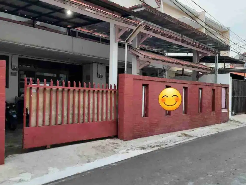 Di Jual Rumah Kost
Jln. Benda Kelurahan Pulo, Kebayoran Baru, Jakarta Selatan

Hadap : Utara
PxL : 19,6 x 10,7
LT : 209 m² 
LB : 230 m²
SHM
KT : 14 + 1
KM : 5 
Listrik : 3500 W
Carport : 1 mobil & 5 motor
Ada kelebihan tanah di belakang rumah 12 x 1 meter