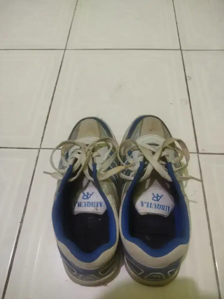 Sepatu Badminton Airoula Size 39 – Bekas Pakai, Nyaman & Anti Slip