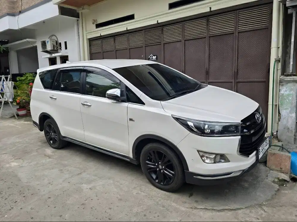 Toyota Kijang Innova Inova Venturer AT Matic Tahun 2019 Putih , 2018