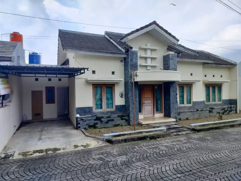 Rumah Besar Second di Godean Sleman dalam Perumahan