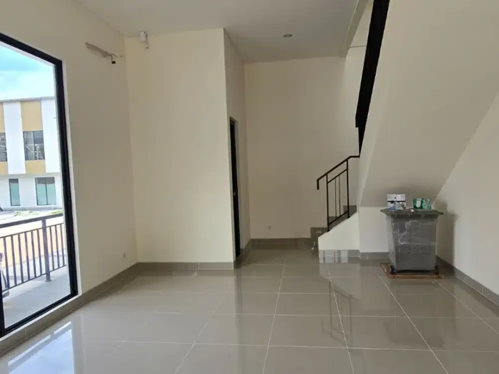 Disewakan/Dijual Ruko 3 Lantai, Hook, Lokasi Strategis di Sorrento Grande East