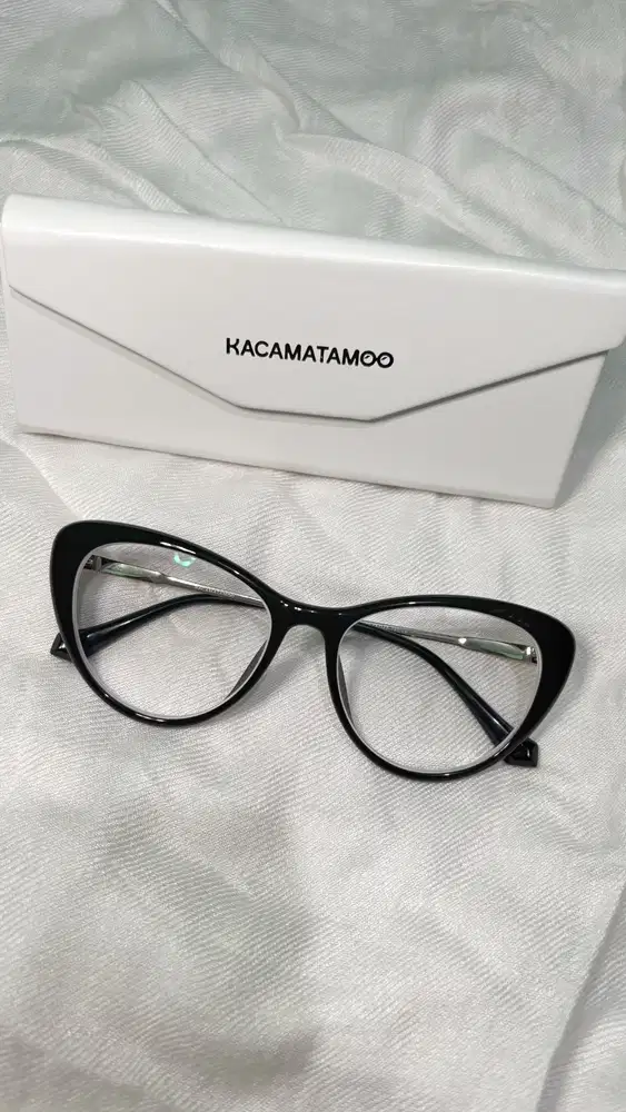 Kacamata Cateye (kacamatamoo)