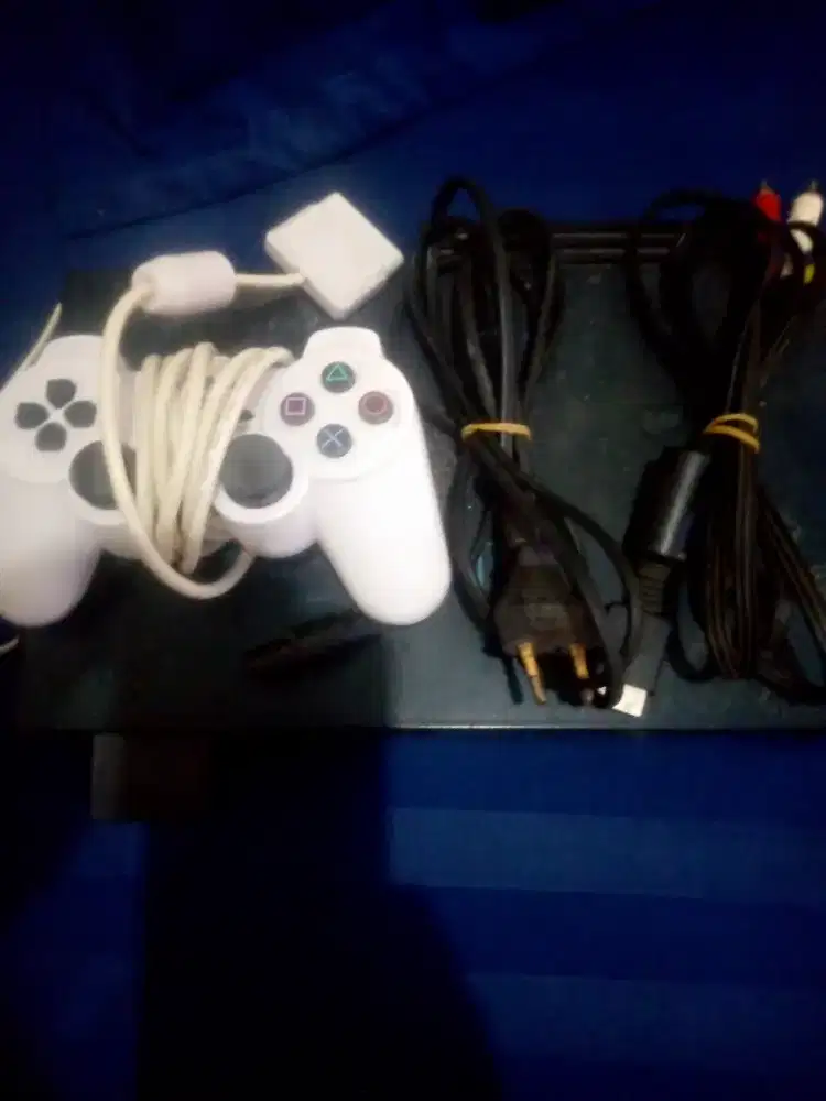 Di jual ps2 fat bekas seperti baru.