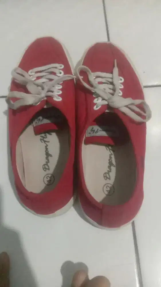 Sepatu Vans dan celana dc