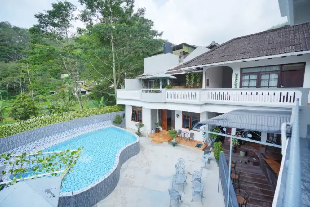 Dijual Villa Wisata Aktif Songgoriti Batu, 14 Kamar Full Furnish