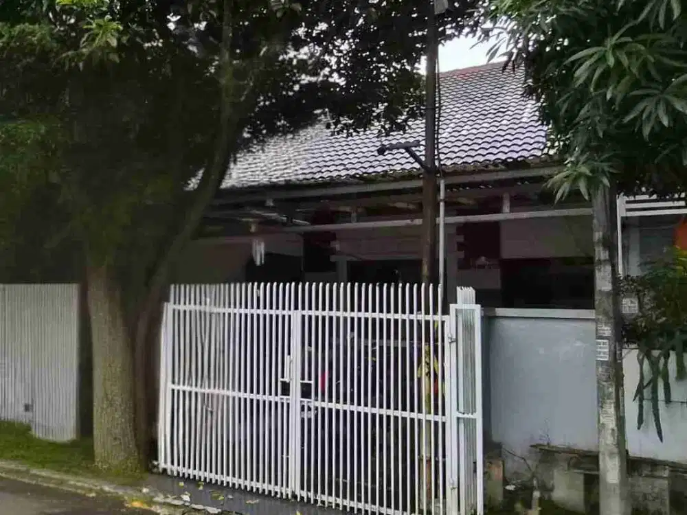 Dijual rumah siap huni,lokasi strategis cuma 5 menit ke.tol bsd & st. Rawa Buntu, di Kencana Loka BSD, Bisa KPR