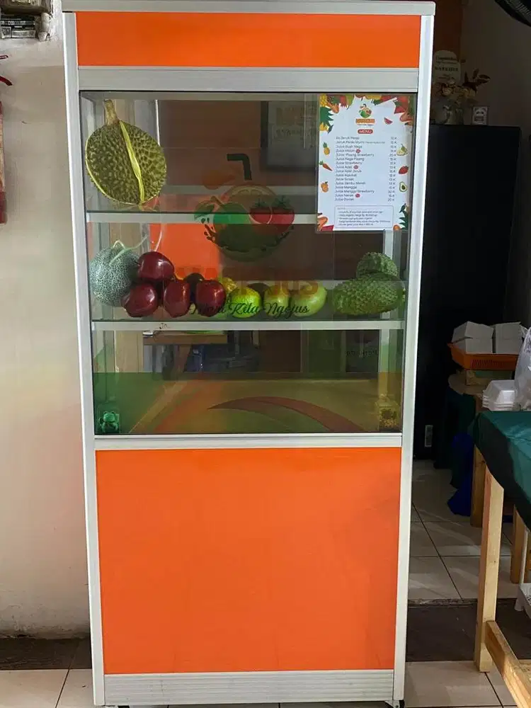 Etalase kaca bekas jual jus seperti baru