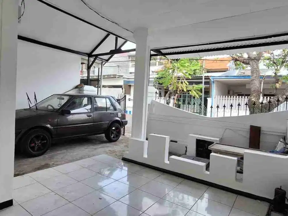 Rumah dua lantai Kutisari indah surabaya Rungkut waru