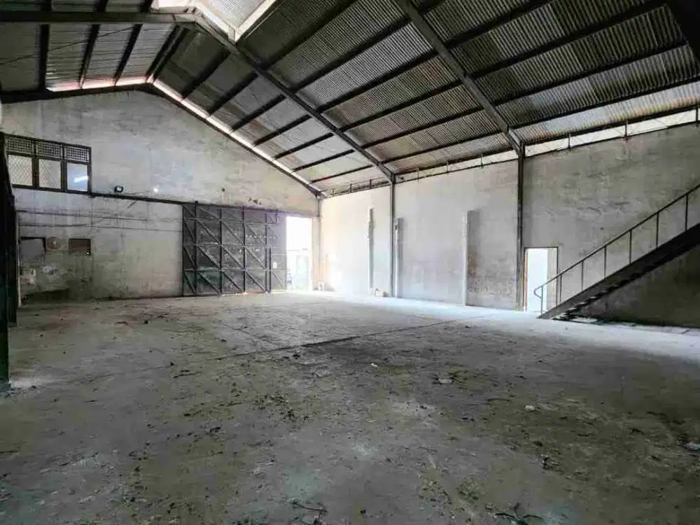 Dijual/Disewa Gudang Luas di Area Strategis Kebayoran Lama, Jakarta Selatan