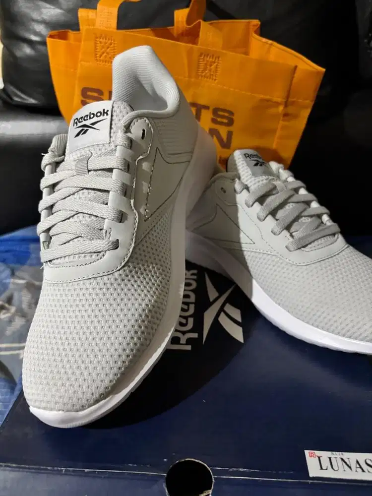 sepatu reebok running new