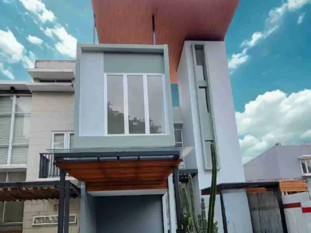 Dijual rumah cantik 2 lantai bisa KPR , brand new baru full renovasi, bebas banjir di Kebayoran Residence Bintaro