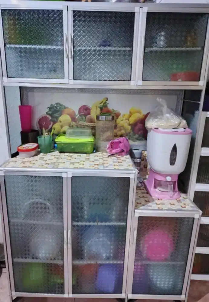 Lemari Piring  (pemakaian baru sebulan)