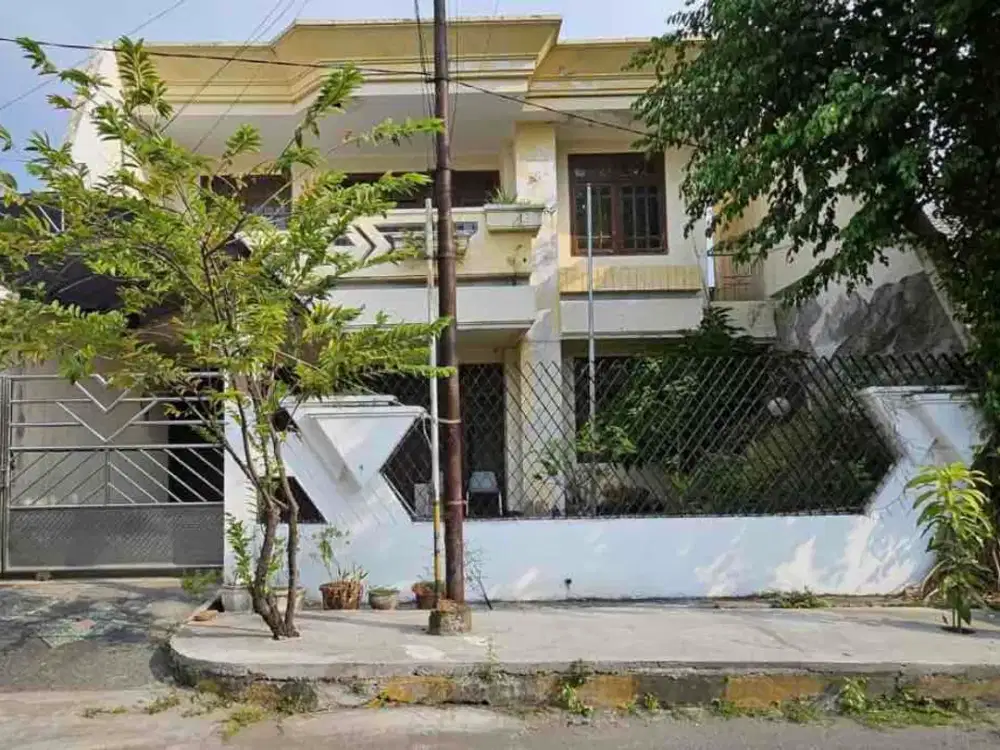 Murah Rumah 2 Lantai Lokasi Strategis di Darmo Harapan Ill, Surabaya Barat